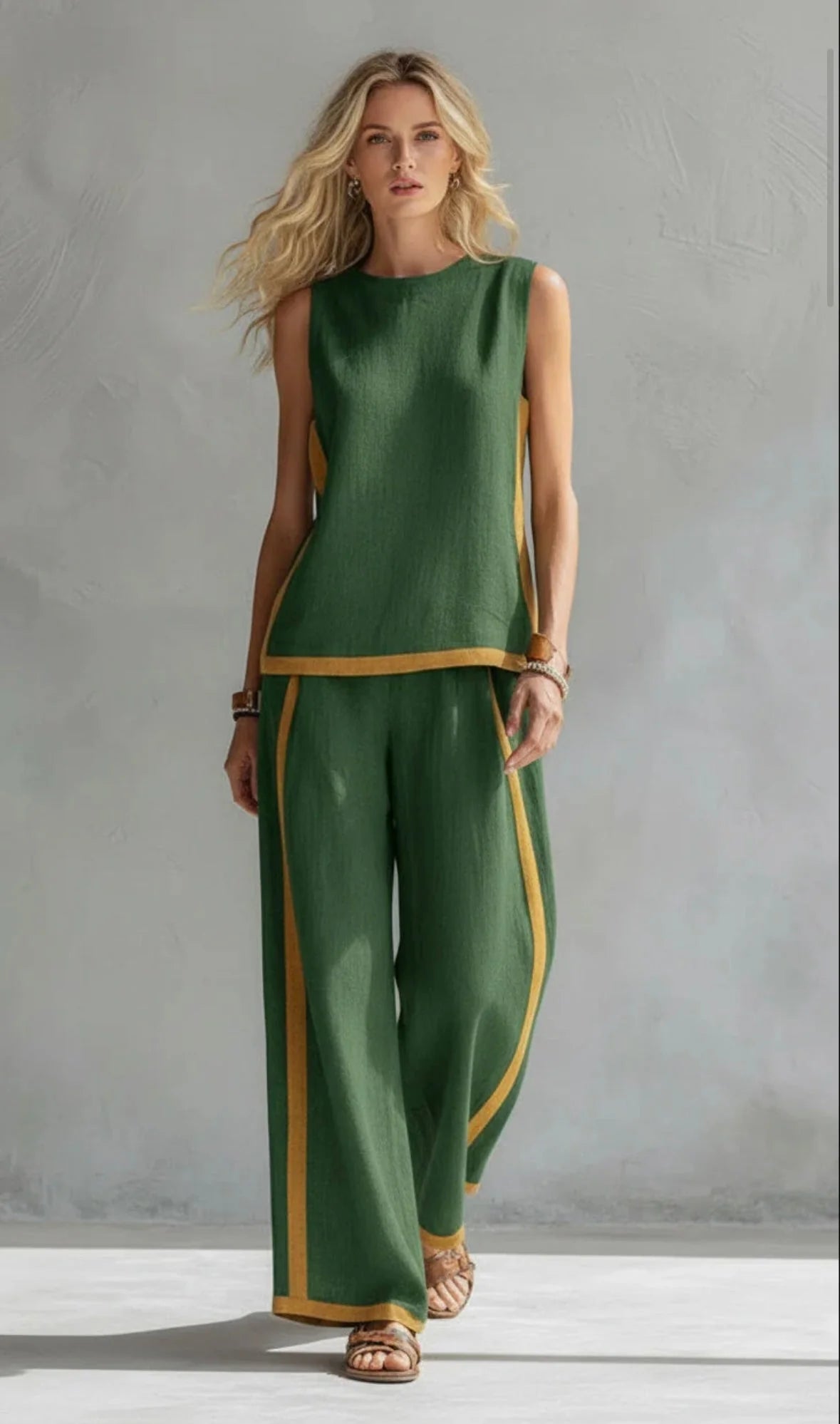 Leila - Elegante y casual conjunto de chaleco y pantalón de algodón y lino gris con ribete bicolor.